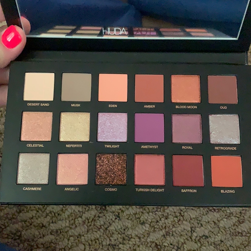 HUDA BEAUTY
